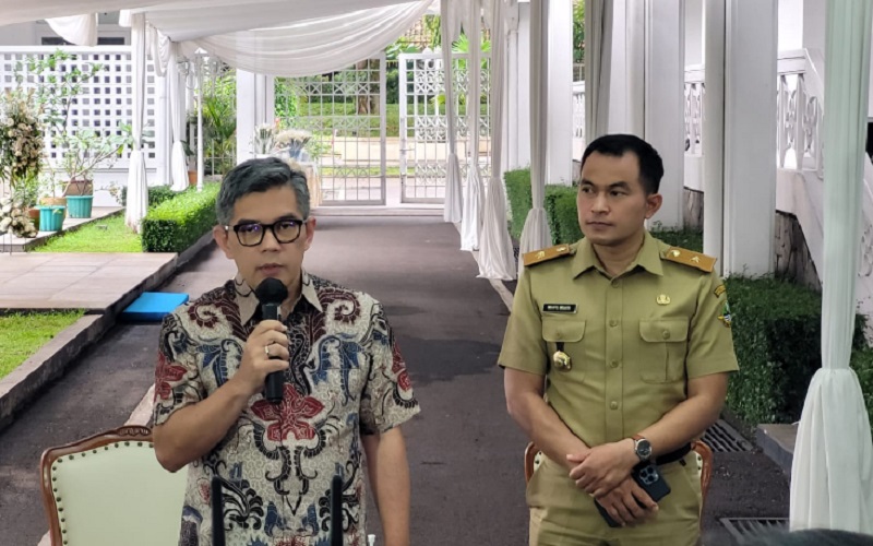 Perwakilan keluarga Gubernur Jabar, Erwin Muniruzaman (kiri)/Bisnis-Wisnu Wage