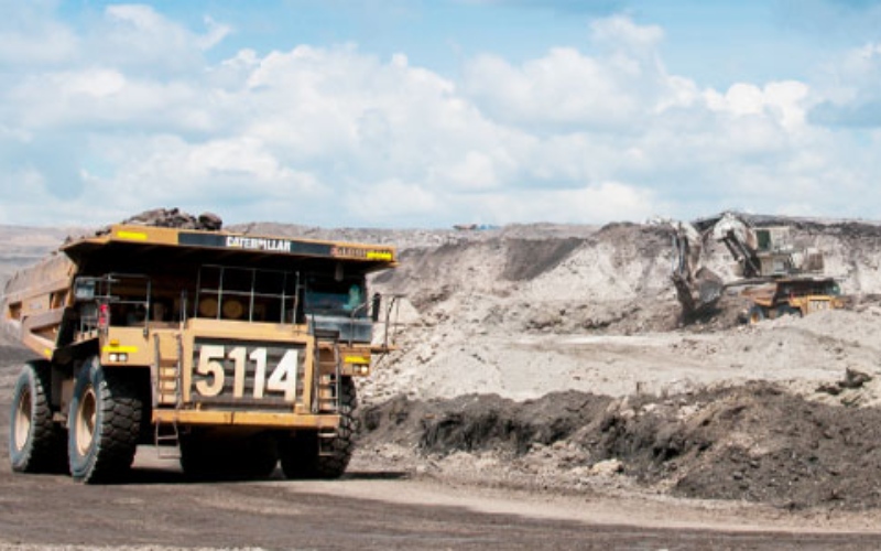 Kegiatan operasional di tambang batu bara yang dikelola oleh PT Harum Energy Tbk./harumenergy