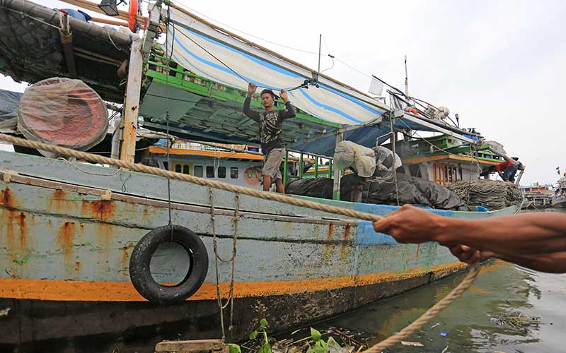  Harga Solar Naik, Ratusan Kapal Nelayan di Indramayu Tidak Melaut