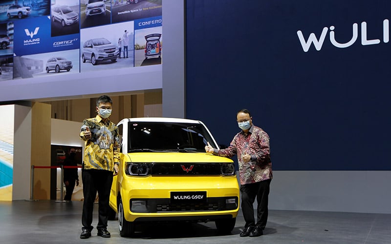Wuling Motors mengenalkan mobil listrik berukuran kecil yang akan dijual di Indonesia dengan harga terjangkau mulai 2022. /Wuling