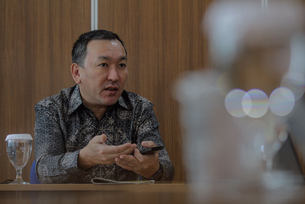 Duta Besar Kazakhstan untuk Indonesia Daniyar Sarekenov saat mengunjungi Wisma Bisnis Indonesia, Selasa (7/6/2022). /Bisnis-Fanny Kusumawardhanirn