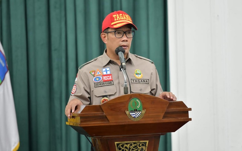  Ridwan Kamil Serahkan Bantuan kepada Peternak yang Terkena PMK