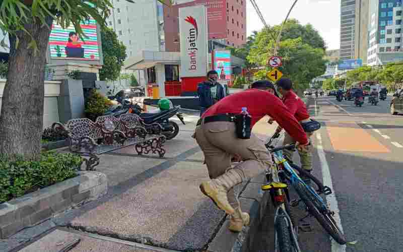  Pemkot Surabaya Siapkan Pasukan Penertiban Area Pedestrian & Traffic Light