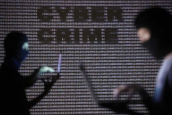 Ilustrasi kejahatan siber. /Reuters-Dado Ruvic