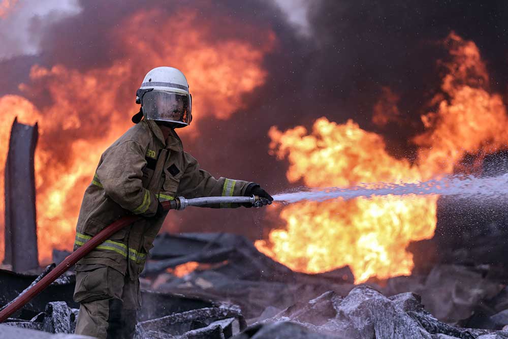  Pabrik Tiner di Tangerang Terbakar, Delapan Mobil Unit Mobil Pemadam Dikerahkan