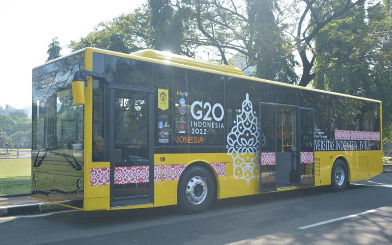  UI Serahkan 2 Bus Listrik untuk Dukung KTT G20