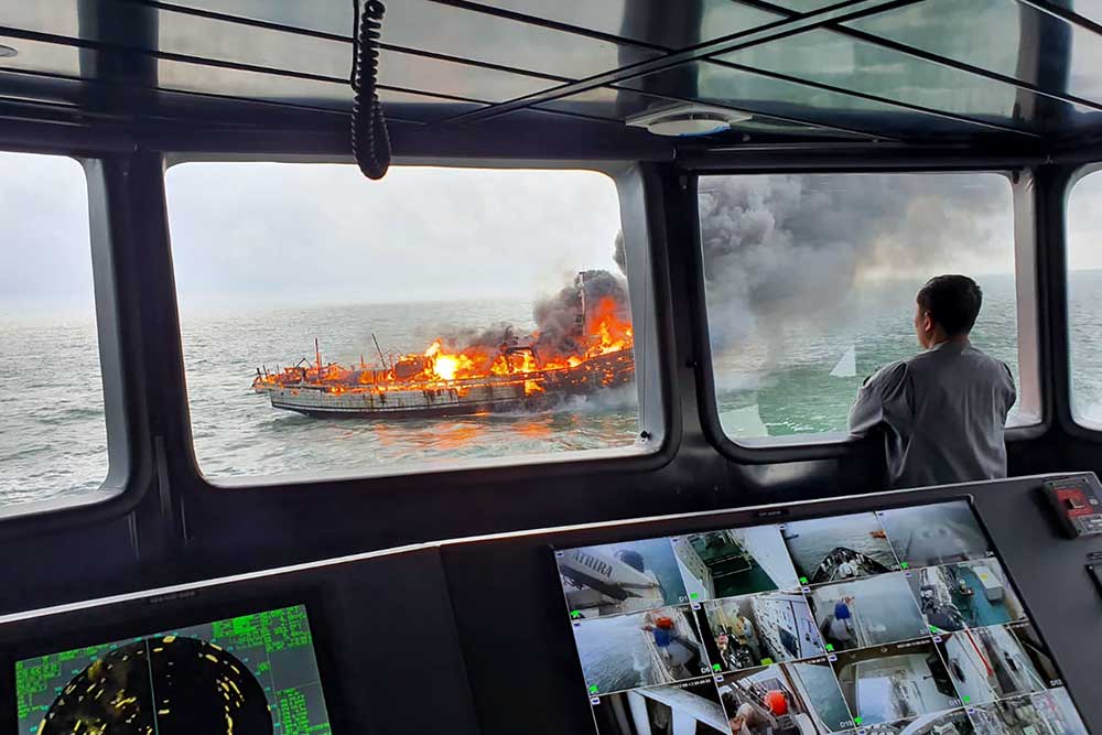  KM Bintang Surya Terbakar di Perairan Karimun Riau