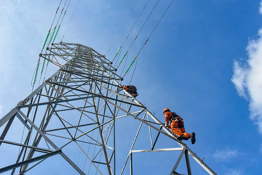 PLN Menyalurkan Tegangan Perdana pada Transmisi dan GI 150 kV di Baubau