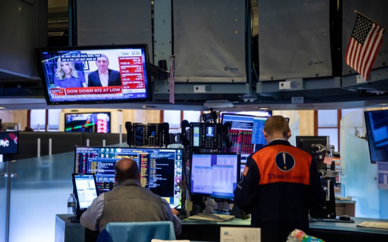  Wall Street Ambles Imbas Lonjakan Inflasi AS, Nasdaq Melemah 3,1 Persen
