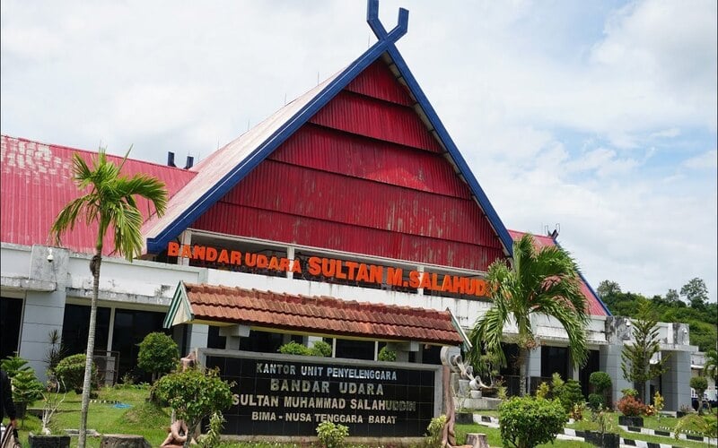  Penerbangan dari Bandara Lombok ke Bima Tertunda Akibat Banjir Rob