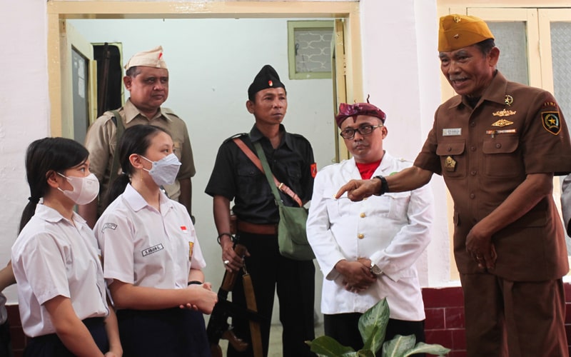 Warisi Apinya, Jangan Abunya, Pesan dari Sekolah Kebangsaan Surabaya