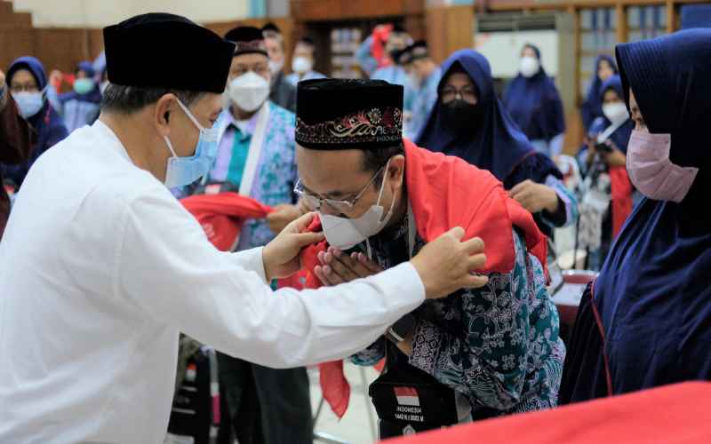  Semen Indonesia Berangkatkan 113 Jemaah Haji ke Tanah Suci