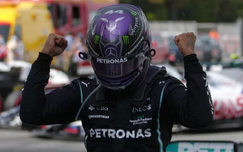  Sempat Sakit Punggung, Mercedes Pastikan Hamilton Bakal Turun di GP Montreal