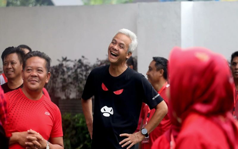  Momen Ganjar, Gibran, dan Bobby Nasution Tidur di Barak PDIP