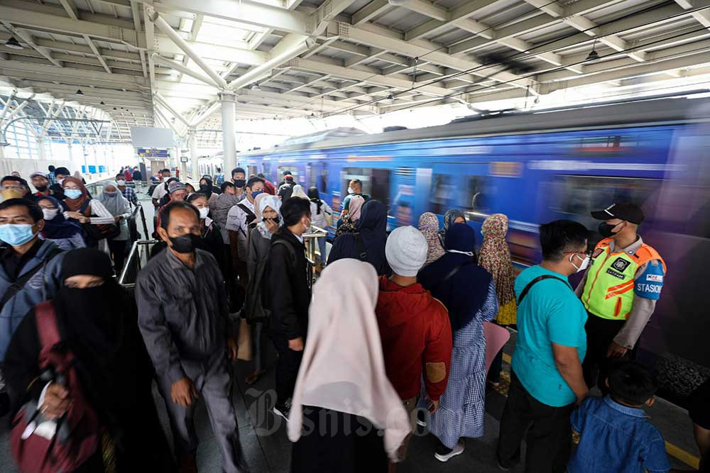  Jumlah Pengguna KRL Jabodetabek Tembus 1,2 juta Penumpang Per Hari