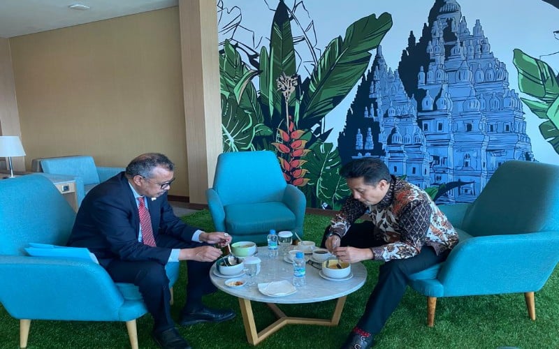  Momen Bos WHO Sarapan Bareng Menkes Budi Sadikin