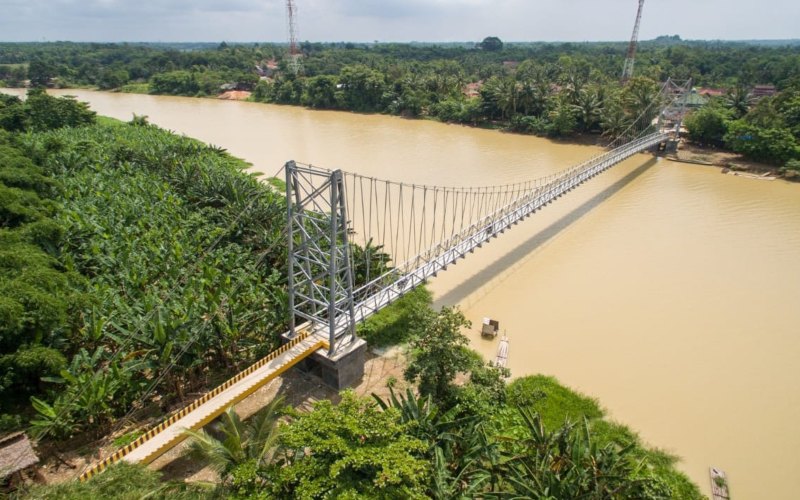 Salah satu jembatan gantung yang dibangun oleh Kementerian Pekerjaan Umum dan Perumahan Rakyat./Kementerian PUPR