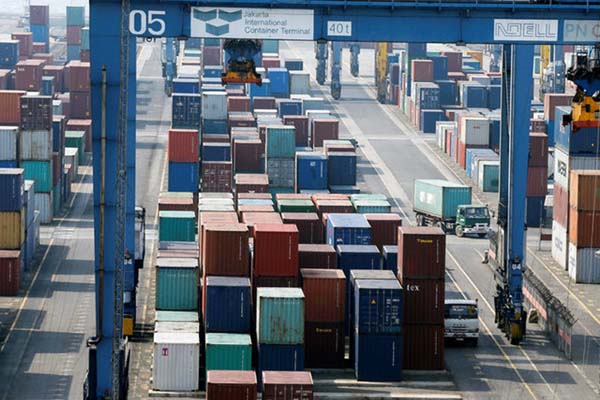 JICT Datangkan Dua Container Crane Paling Modern dari China 