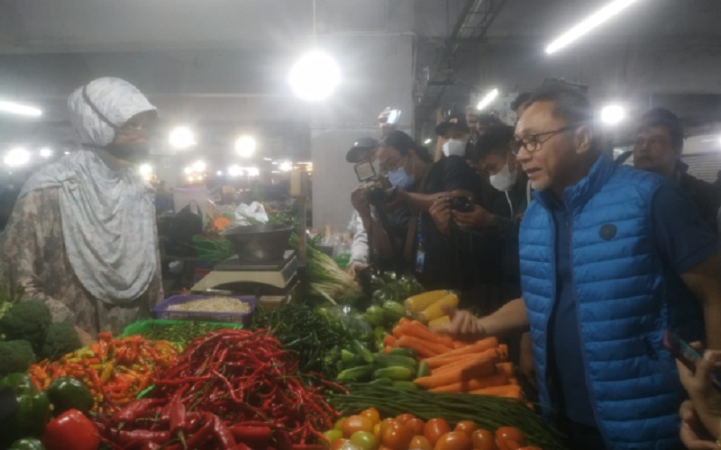  Ke Pasar Kosambi, Zulhas Yakin Minyak Goreng Curah Turun Dalam 2 Pekan