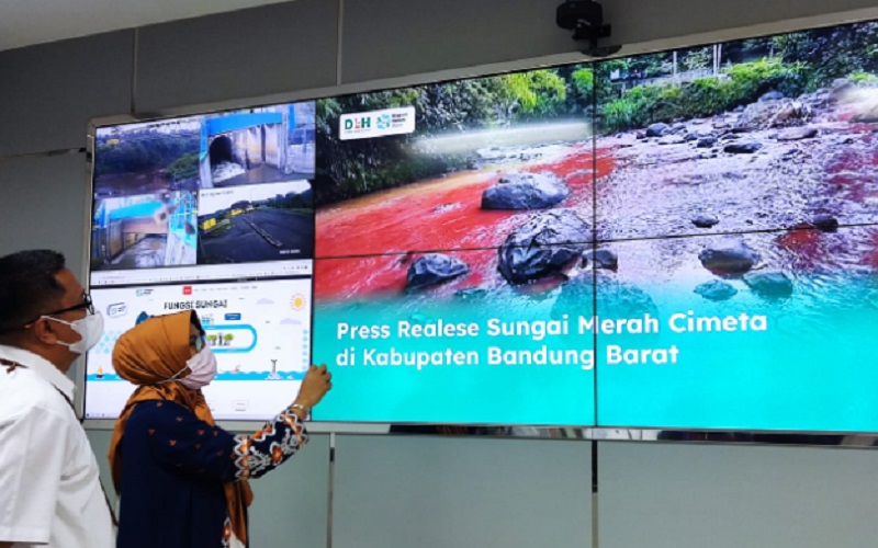  DLH Jabar Pastikan Warna Merah Sungai Cimeta Tak Berbahaya