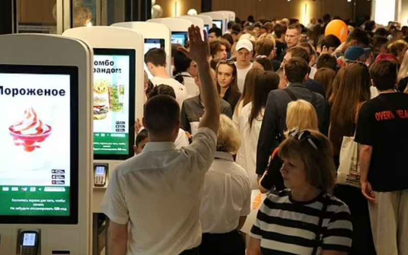  Baru Buka, Restoran Pengganti McDonald\'s di Rusia Pecah Rekor