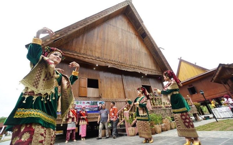  Dekranasda Sumsel Lestarikan Rumah Adat Lewat Festival Anjungan