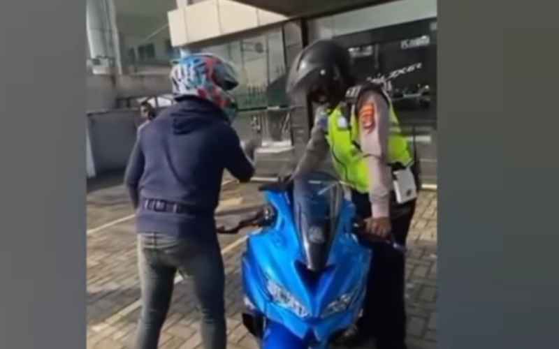  Viral Pria Beli Motor Langsung Ditilang di Depan Dealer, Ini Fakta Sesungguhnya