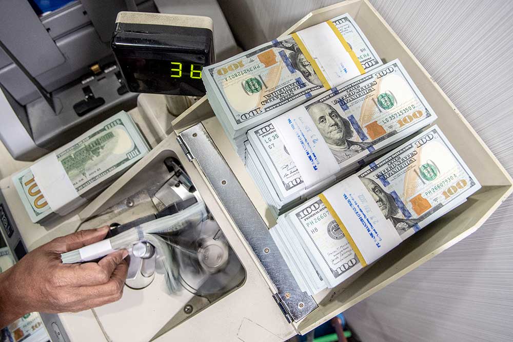  Dolar AS Melemah, Pasar Atur Ulang Ekspektasi Kenaikan Suku Bunga The Fed