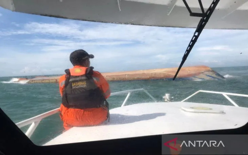  Kapal Pengangkut Tenggelam di Tanah Laut, Enam Kru Hilang