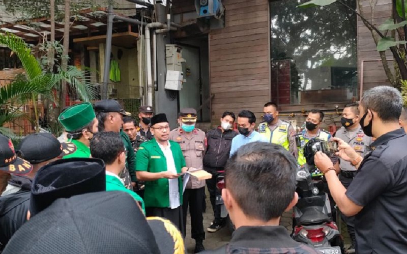  Massa GP Ansor Kota Bandung Geruduk Holywings di Jalan Karangsari
