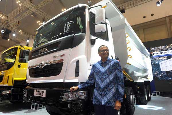Truk Tata Prima 3338.K yang diluncurkan pada pameran otomotif Gaikindo Indonesia International Auto Show (GIIAS) 2018, di Serpong, Tangerang Selatan, Banten, Kamis (2/8/2018)./ANTARA-Audy Alwi