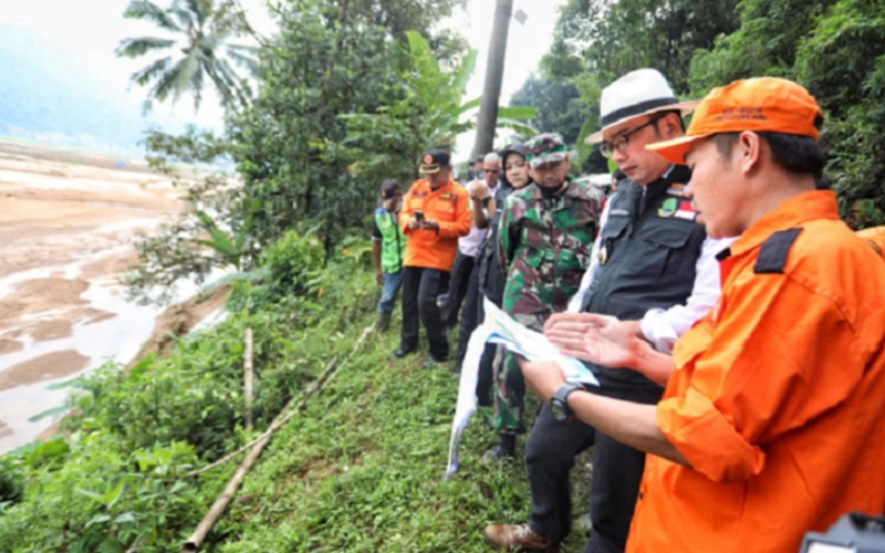  Ridwan Kamil Pastikan Korban Banjir Bandang Bogor Tertangani