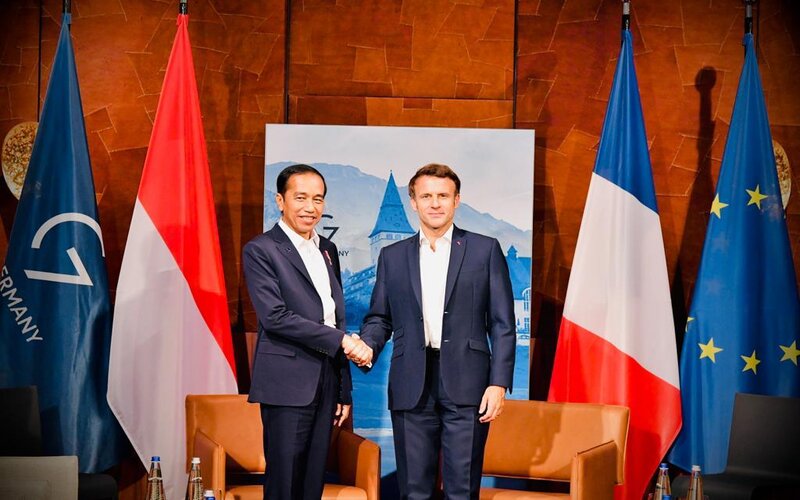  Bertemu di KTT G7, Jokowi dan Macron Bahas Situasi Terkini Ukraina