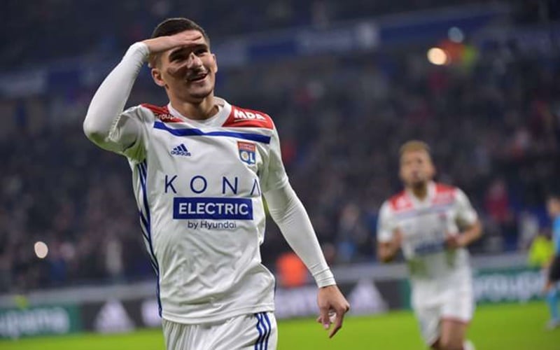  AS Roma Yakin Bisa Gaet Gelandang Houssem Aouar dari Olympique Lyon