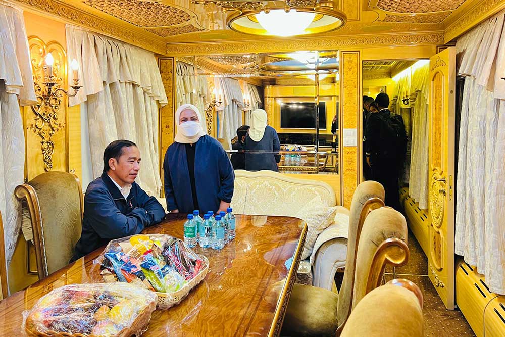 Presiden Joko Widodo bersama Iriana Joko Widodo menaiki Kereta Luar Biasa menuju Kyiv, Ibukota Ukraina untuk bertemu dengan Presiden Volodymyr Zelensky /  Setpresrn
