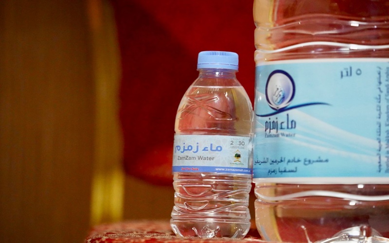  Ingat, Jemaah Haji Dilarang Bawa Air Zamzam di Koper Saat Pulang ke Tanah Air