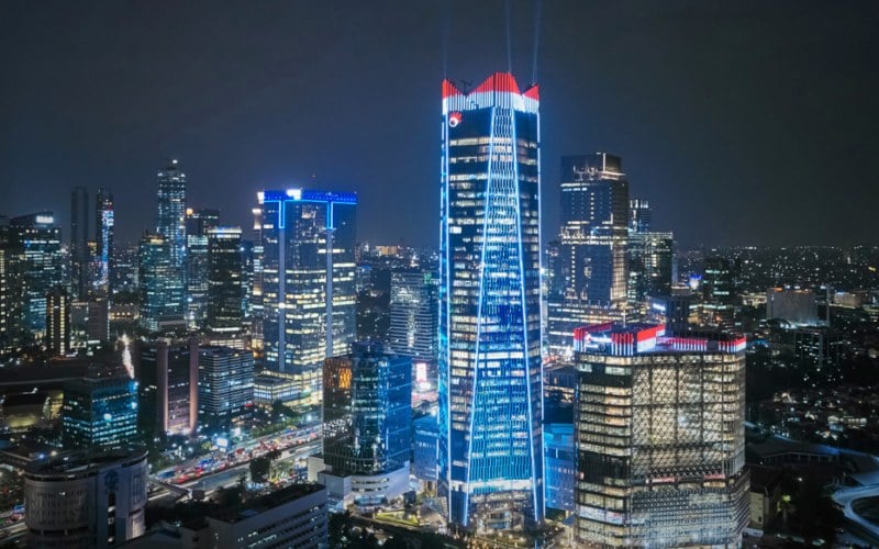 Pendar cahaya dari lampu gedung Telkom Landmark Tower, kawasan Gatot Subroto, Jakarta Selatan./tlt.co.id