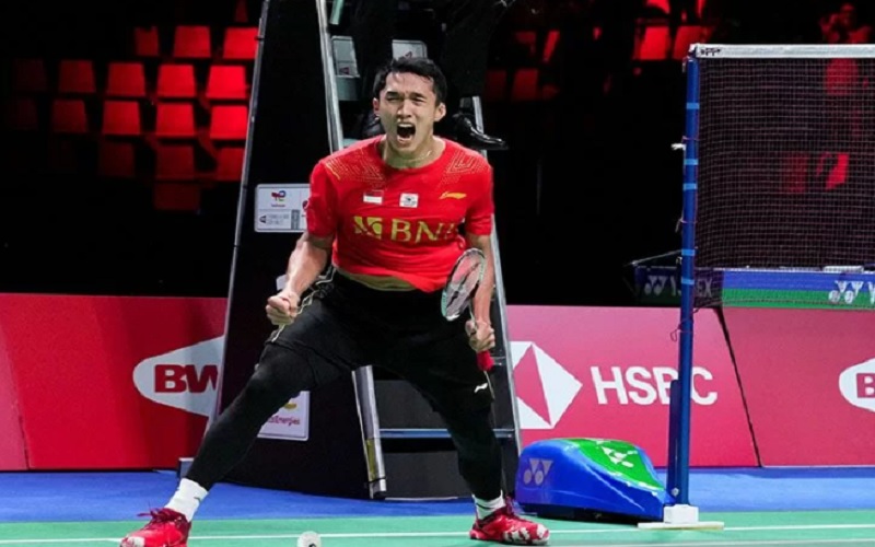 Jonatan Christie dari Indonesia akan bertemu Viktor Axelsen dari Denmark di babak semifinal Malaysia Open 2022/Antara-Reuters