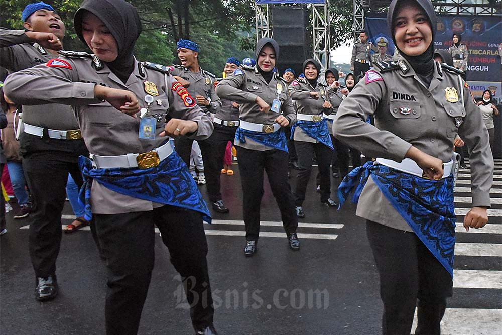  Perayaan HUT Bhayangkara Saat Hari Bebas Kendaraan