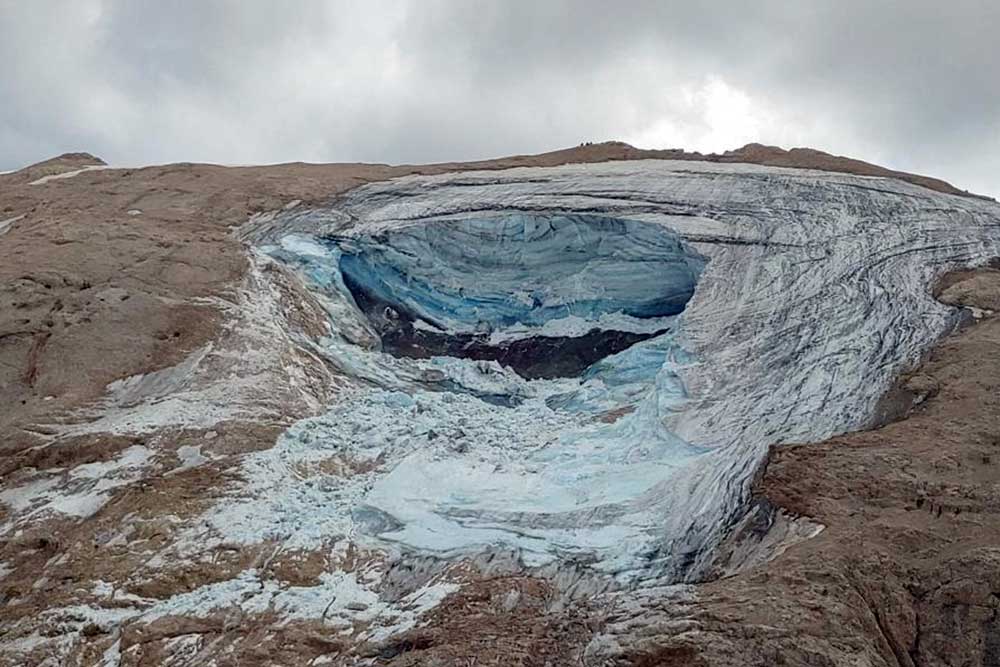  Ini Glester Es di Pegunungan Alpen Italia Yang Runtuh dan Menewaskan Enam Pendaki