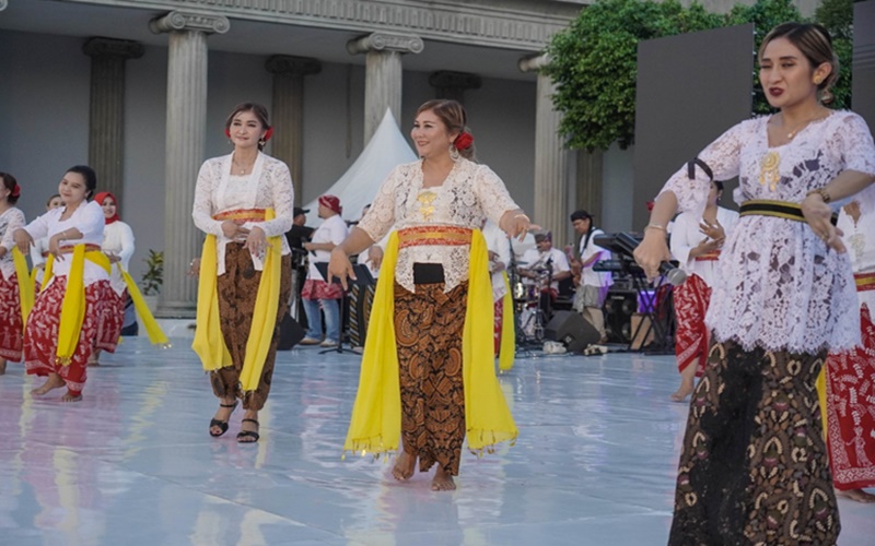  Ratusan Perempuan Berkebaya di Parade Kebaya Nasional