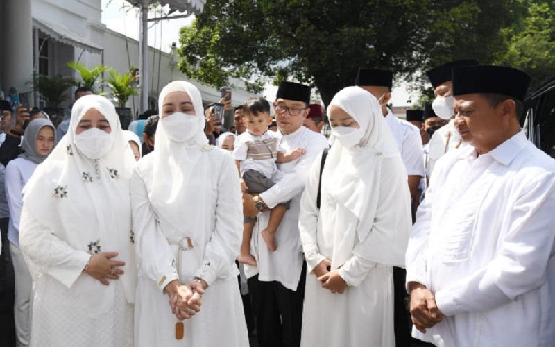  Keluarga Gelar Walimatus Safar, Ridwan Kamil Berangkat ke Tanah Suci Hari Ini