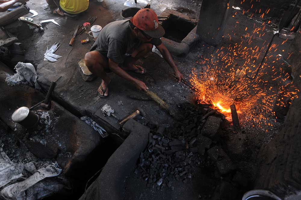  Minim Regenerasi, Pelaku Perajin Pandai Besi di Jawa Tengah Mulai Sedikit