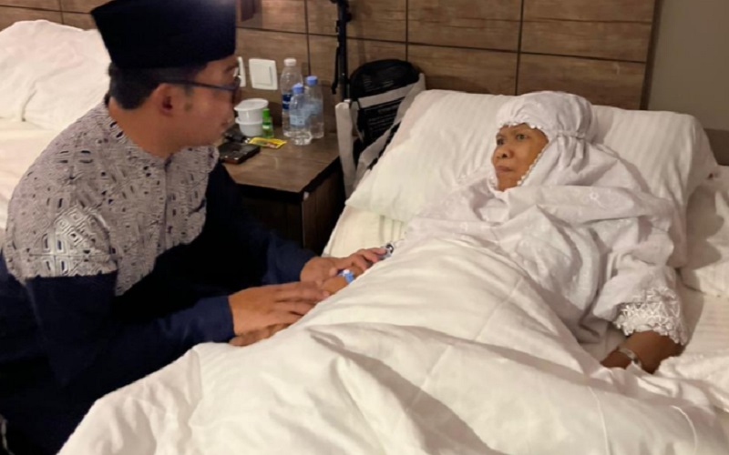  Ridwan Kamil Jenguk Jemaah Haji Jabar yang Sakit Stroke