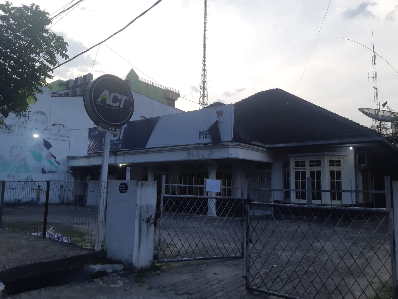 Kantor ACT Cabang Sumatra Utara di Jalan Abdullah Lubis, Kota Medan, Jumat (8/7/2022). /Bisnis-Nanda Fahriza Batubara