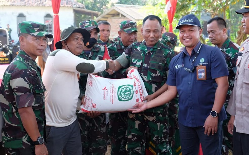  Dukung Ketahanan Pangan Nasional, Pupuk Kujang Sumbang 21 Ton Pupuk untuk Petani Karawang