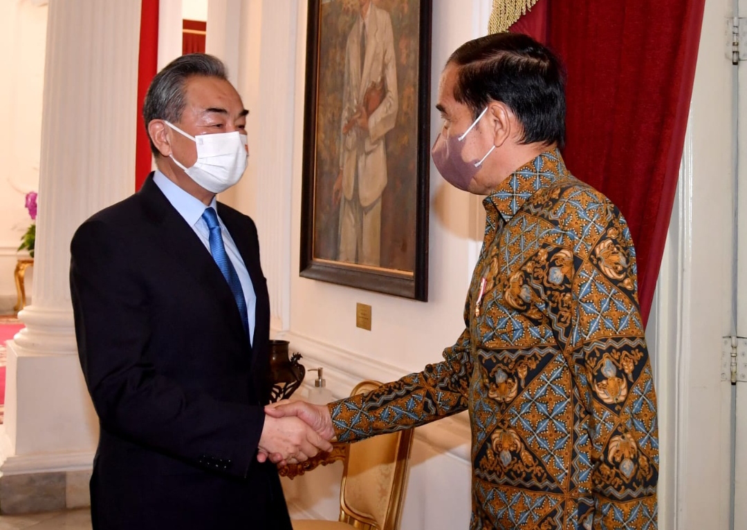  Jokowi Terima Kunjungan Kehormatan Menlu China, Apa yang Dibahas?