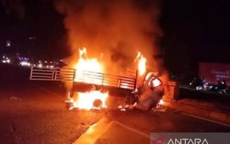  4 Orang Tewas Akibat Mobil Terbakar di Jembatan Cipunagara Subang