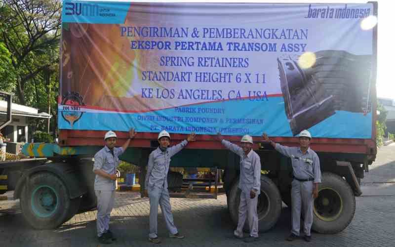 Truk pengangkut produk ekspor PT Barata Indonesia berupa transom assy atau komponen kereta api ke AS. Dok. Barata Indonesia