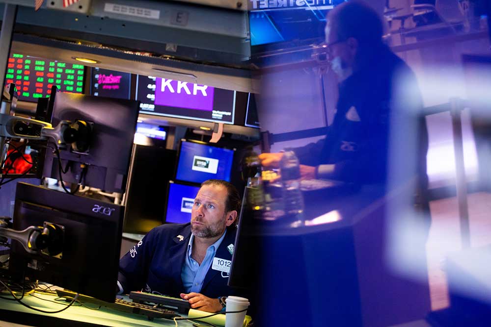  Wall Street Berakhir Jatuh, Laju Obligasi Pemerintah AS Beri Sinyal Resesi